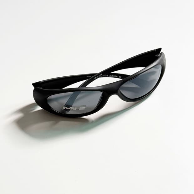 MI-2 맷블랙 랩어라운드 스포티 빈티지 선글라스