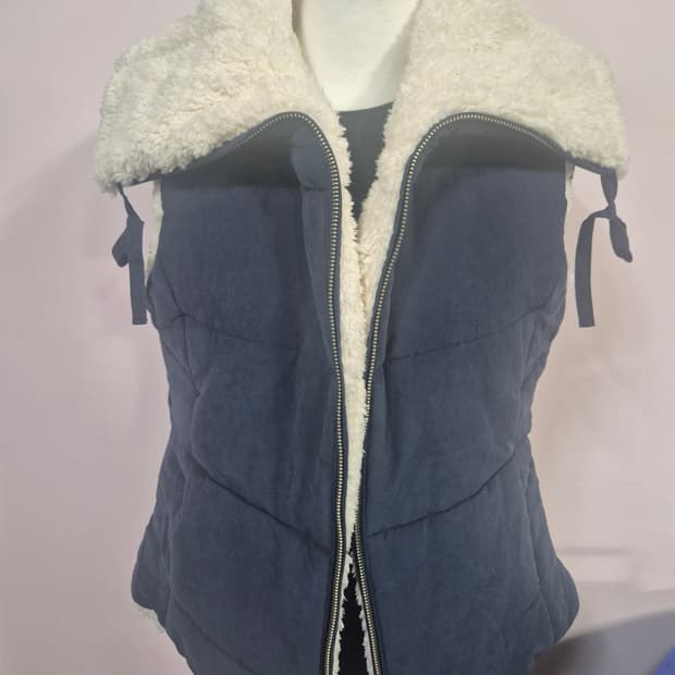 리스트 네이비 털 안감 패딩 조끼