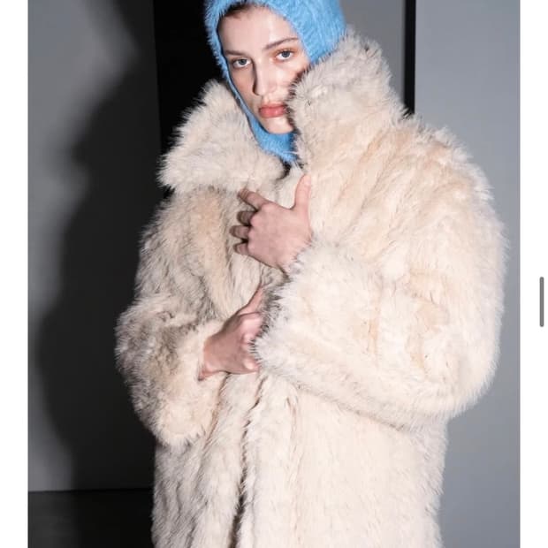 320쇼룸 에코 퍼 넥라인 훅 4버튼 자켓 베이지