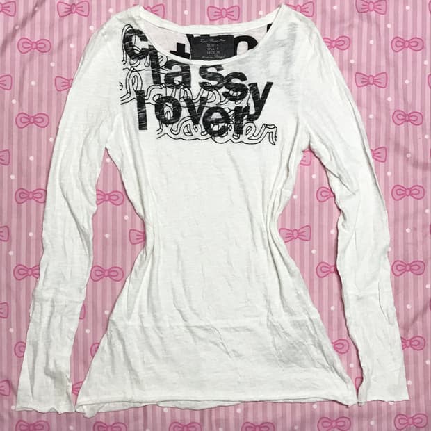 Y2k 자수 프린팅 라운드 슬리브 퍼