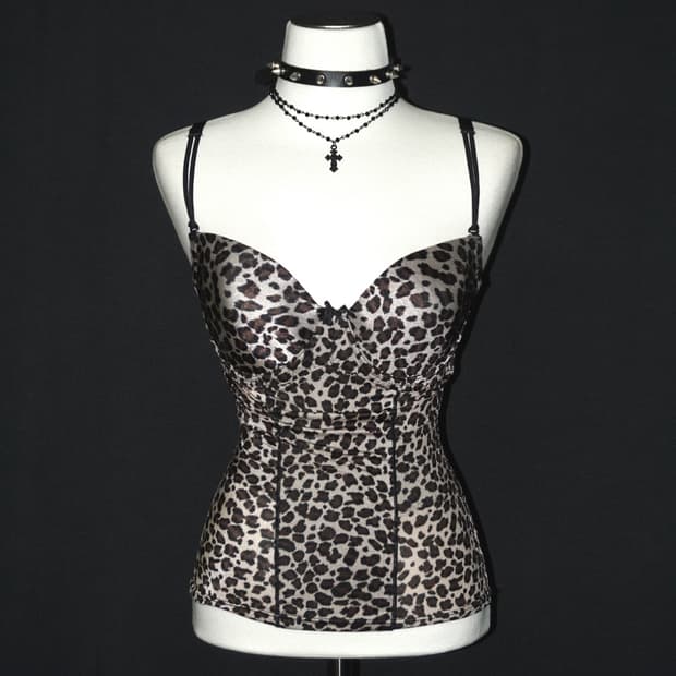 toned-down leopard top 