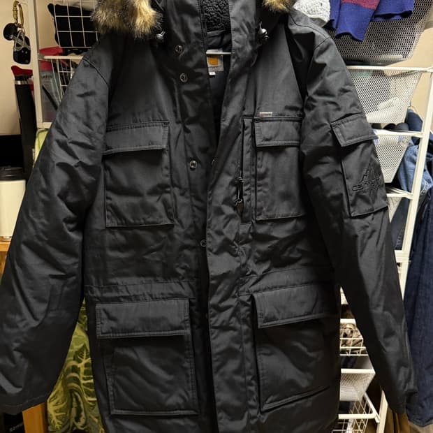 칼하트wip 베링파카 블랙