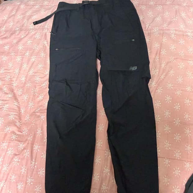 뉴발란스 트레일 카고팬츠 M사이즈 블랙 실착1회 새상품급 판매
