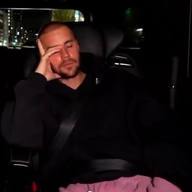 SKYLRK 스카이라크 후디 CAVE