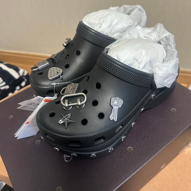 앤더슨벨 크록스 베이 클로그 블랙