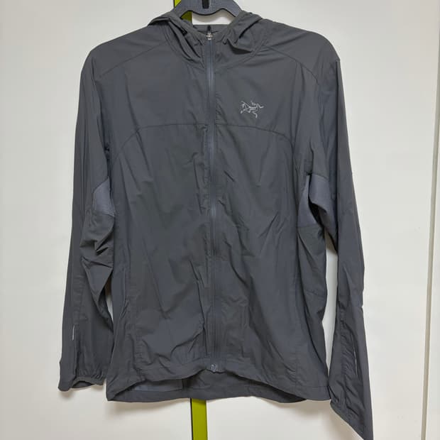 ARCTERYX WINDBREAKER