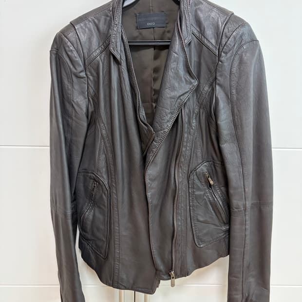 (W) Vintage leather jacket