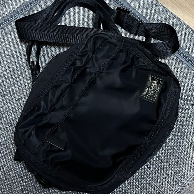 포터 프레임 숄더백 / 블랙 OS