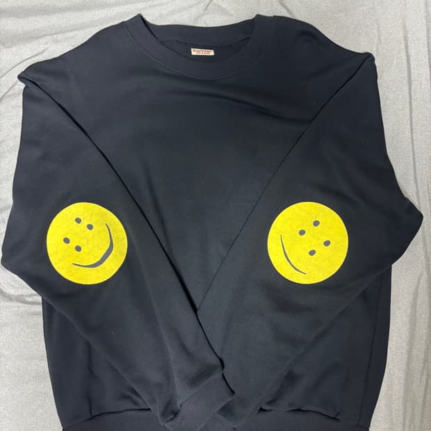 캐피탈 스마일 스웻셔츠 (맨투맨), 쇼핑백 포함