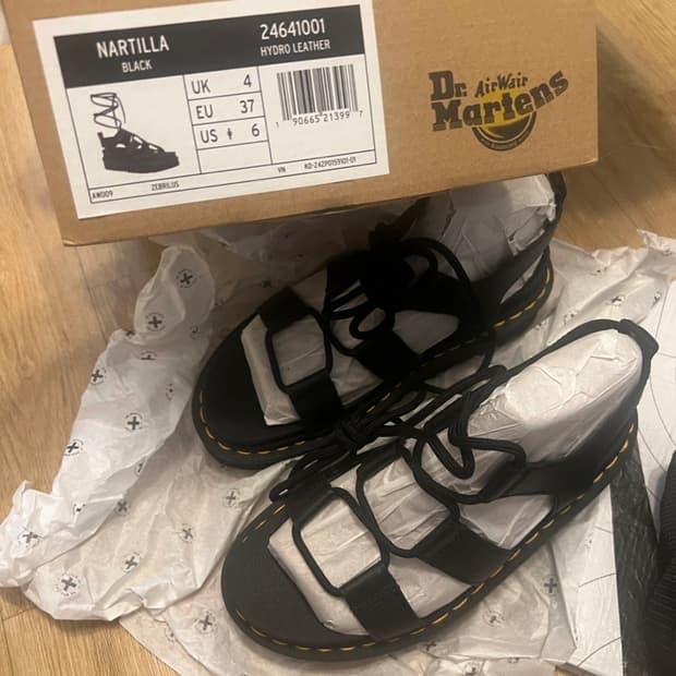 닥터마틴 나틸라 블랙 (uk4, 230) (새제품)