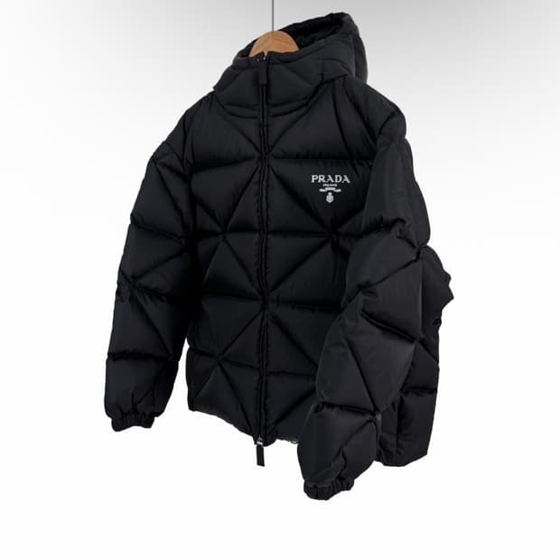 [38] 프라다 여성 리나일론 개버딘 후드 다운 패딩 자켓 블랙