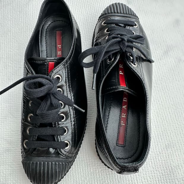 프라다 애나멜 스니커즈 블랙(35.5)