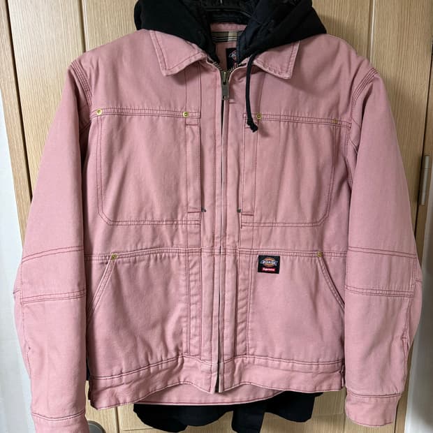 [M]슈프림 x 디키즈 후드 워크 자켓 핑크 - 24FW