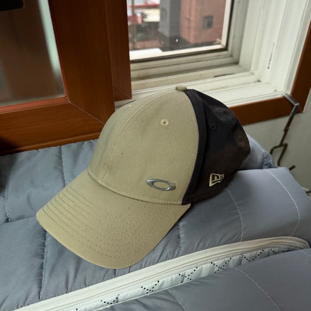 오클리 뉴에라 볼캡