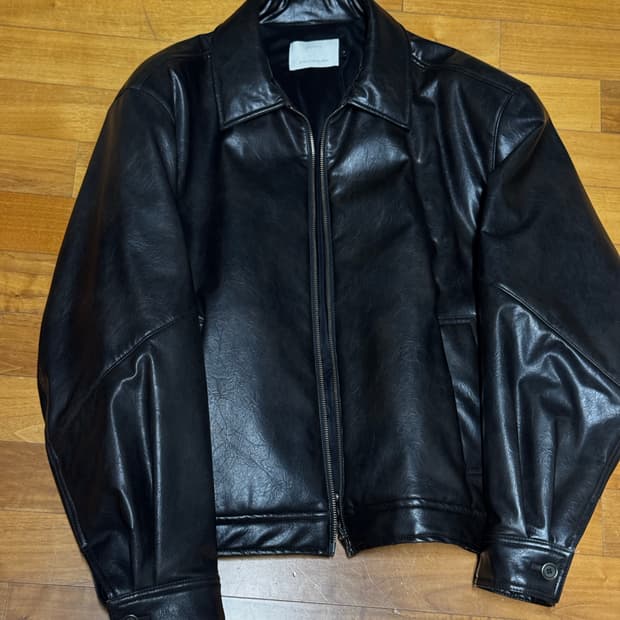 아모멘토 비건레더 블루종