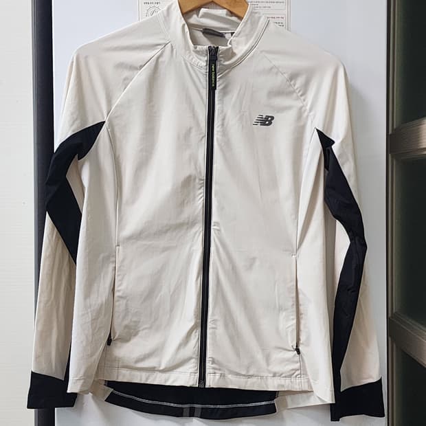 뉴발란스 여성 바람막이 L (95)