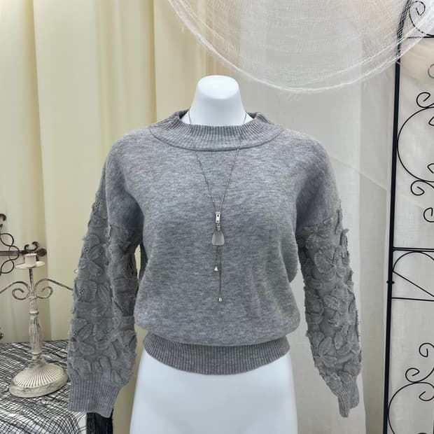 그레이 플라워 니트