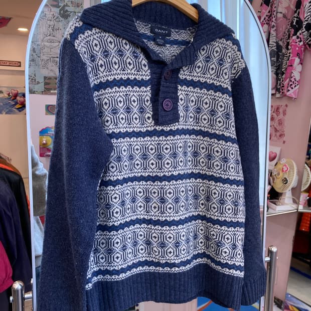 울 100% 네이비 패턴 카라 니트