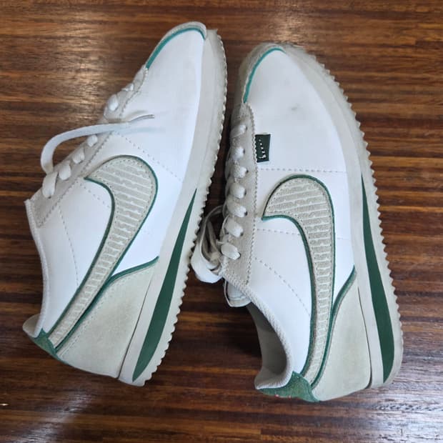 나이키 코르테즈 올 페탈 유나이티드 240