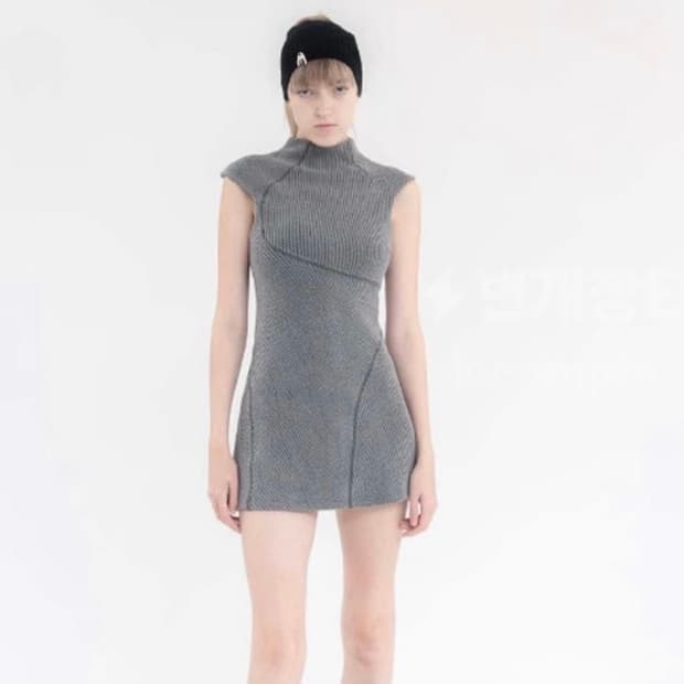 Hyeinseo 혜인서 helix dress 원피스 구해요
