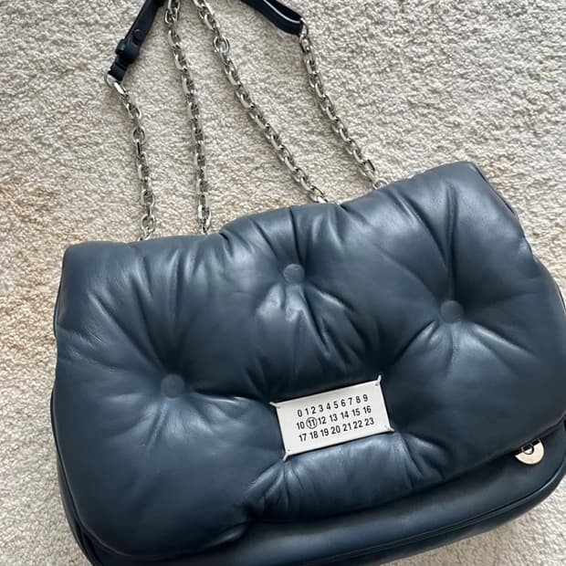 메종 마르지엘라 글램 슬램 플랩백