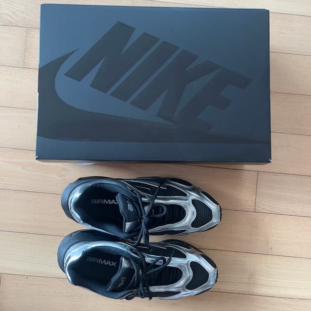 235 나이키 에어 맥스 뮤즈 W - 블랙:메탈릭 실버