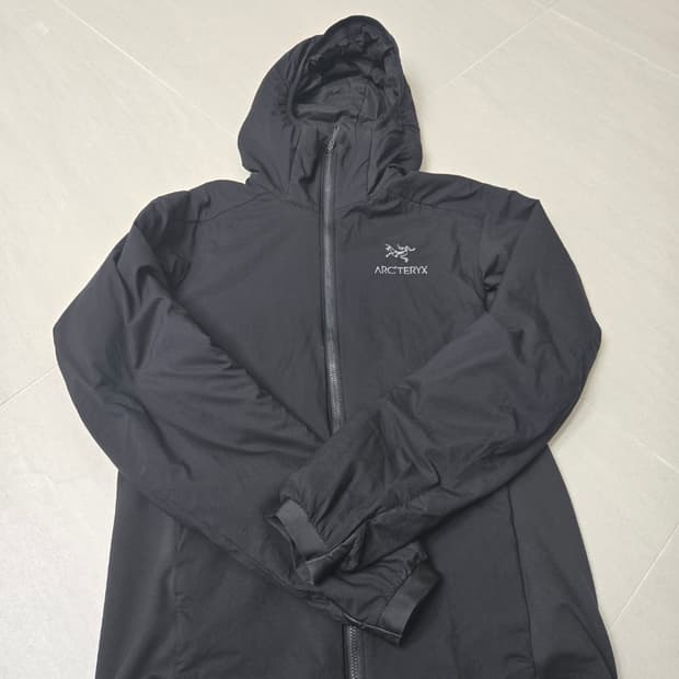 아크테릭스 아톰 LT 후디 블랙