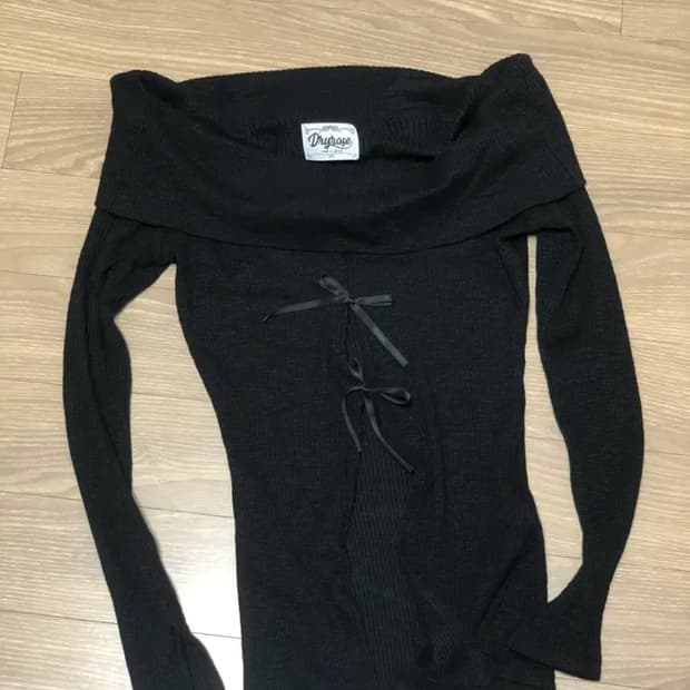 드라이로즈 오프숄더 리본 니트