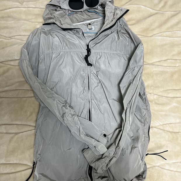 C.P Company 바람막이 판매합니다.