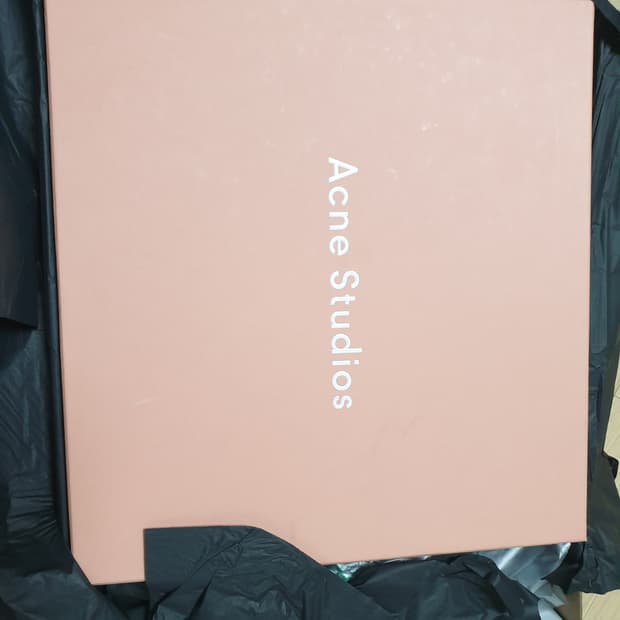 새상품 아크네 부츠36