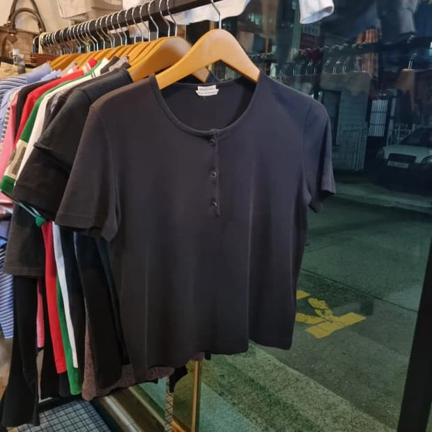 에르메스 최고급 대장급 끝판왕 유넥 각인단추 반팔 니트 티셔츠 40사이즈