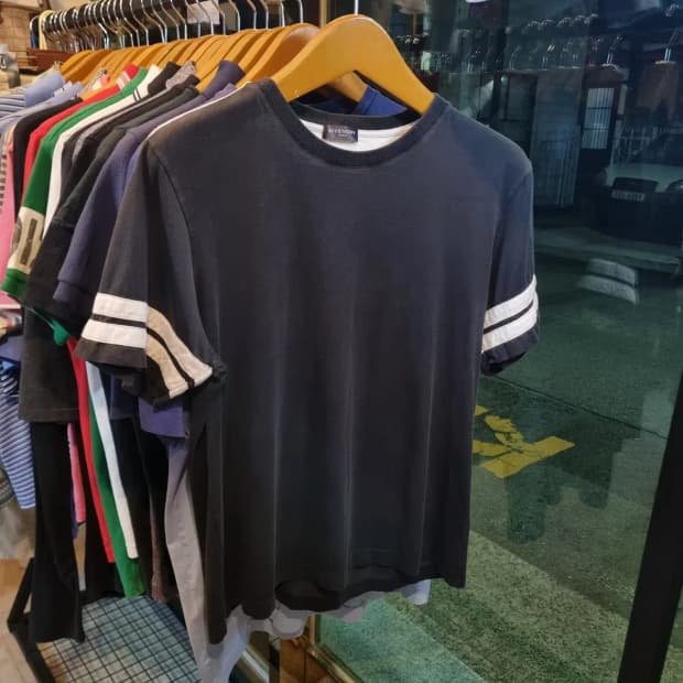 실사이즈 95~100 지방시 소매 화이트 레이어드 아수라 반팔티셔츠