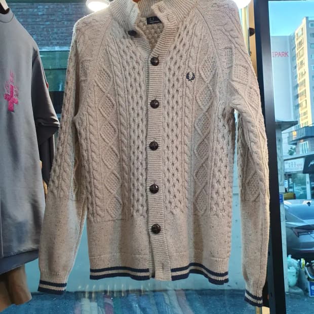 프레드페리 가슴 자수 로고 아란니트 M사이즈