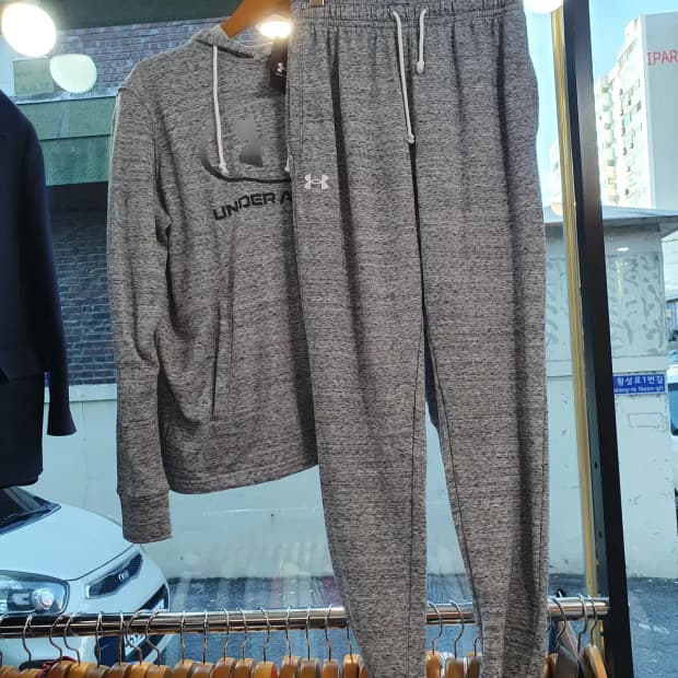 언더아머 상의 새상품 트레이닝 세트 L