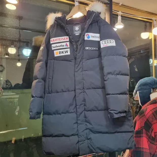 데상트 대장급 끝판왕 실사이즈 66 퍼 패딩