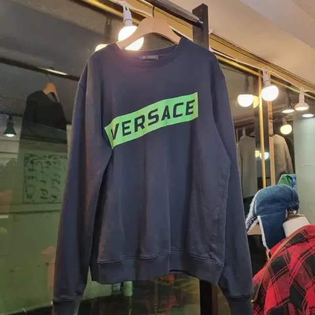 베르사체 M사이즈 로고 레터링 기모 맨투맨