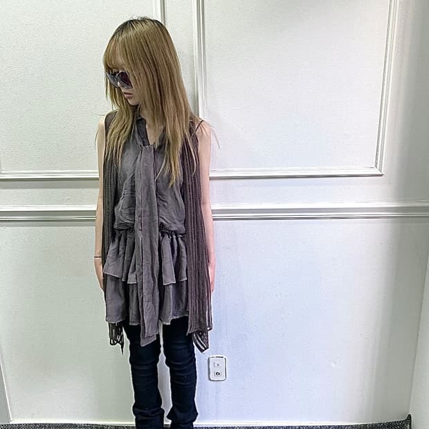 2000s style Frill Detail Grey Top