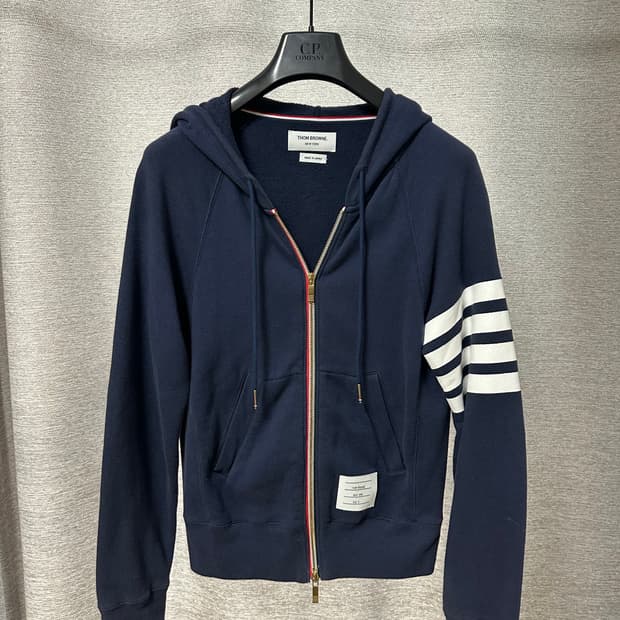 톰브라운 4선 후드집업 네이비 (0)