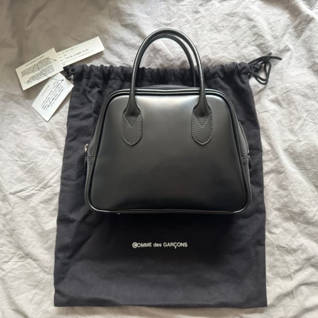 꼼데가르송 라운드 무광 2호 아오야마백 블랙