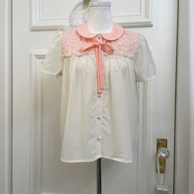 coral lace point cute blouse(size-M)