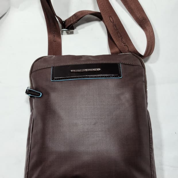 피콰드로(piquadro) 크로스백