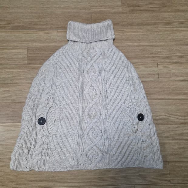 아르마니 진 터틀넥 케이블 니트 케이프 판초