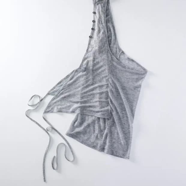 울리카 상투스 홀터넥 구함