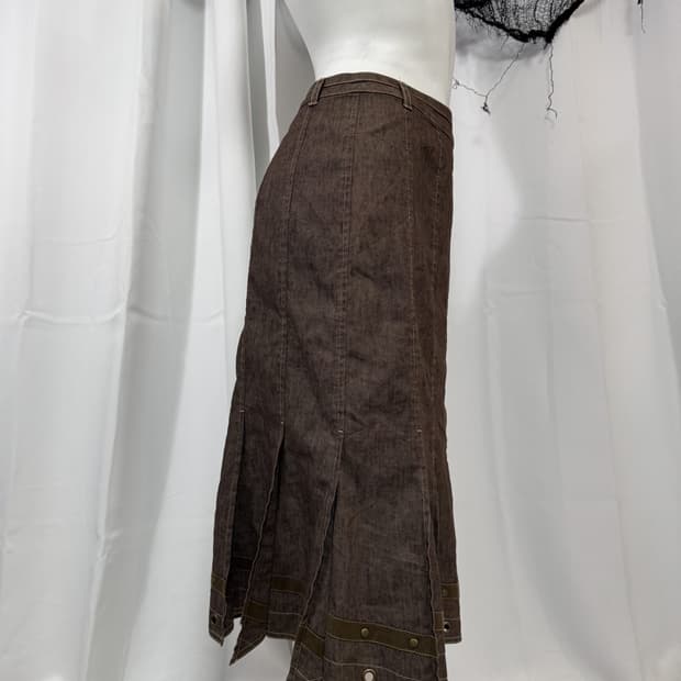 brown detail skirt