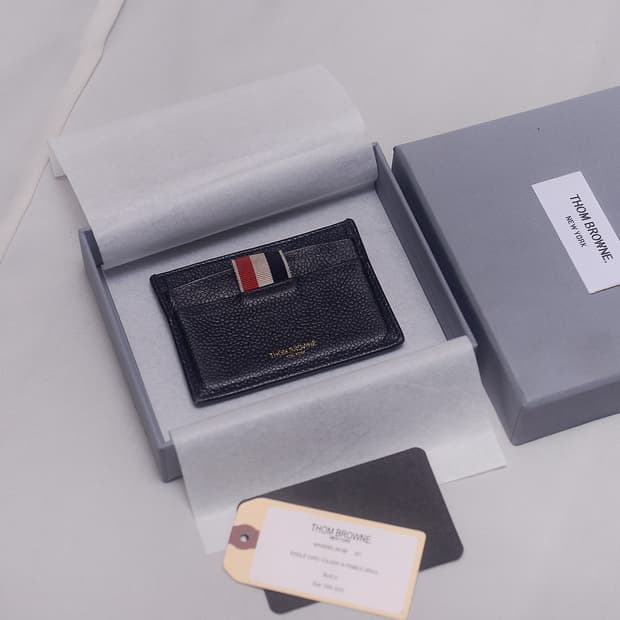 톰브라운 RWB 탭 그레인 페블레더 2cc 카드지갑