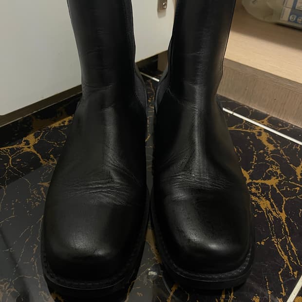 인사일런스 스퀘어토 첼시부츠