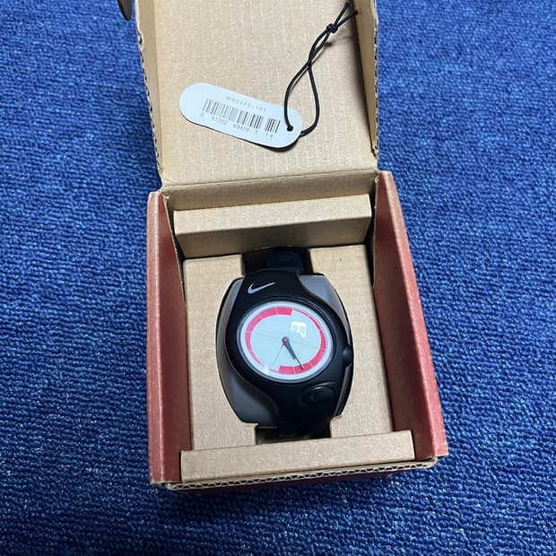 나이키 트라이엑스 시계
