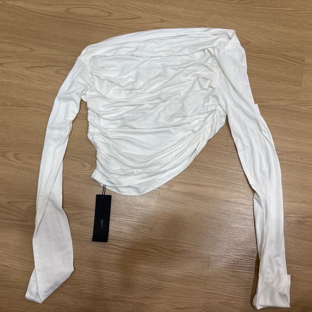 쓰리타임즈 오프숄더