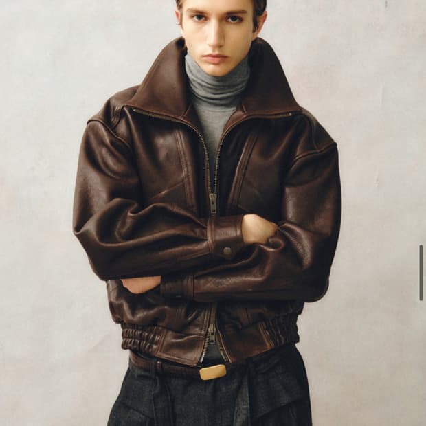 새상품25FW) 노이어 KKST 앤틱 카우 레더 하이넥 블루종/50브라운