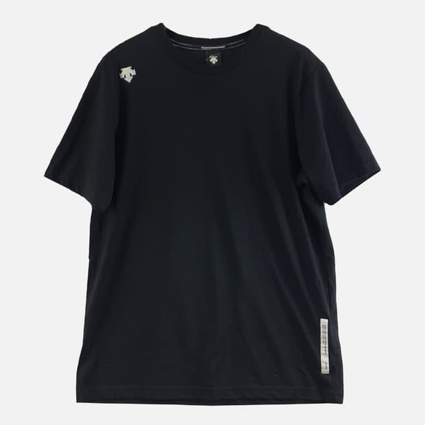 데상트 블랙 남자 반팔티 105 N7040
